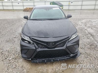 Piąte zdjęcie samochodu w środku: 2018 TOYOTA CAMRY SE VIN:4T1B11HK2JU607816 - miniatura
