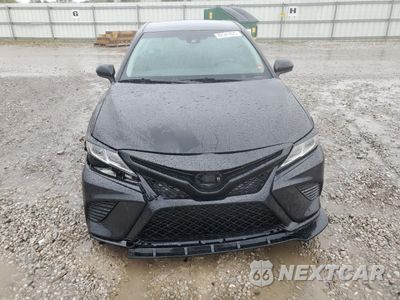 Piąte zdjęcie samochodu w środku: 2018 TOYOTA CAMRY L VIN:4T1B11HK2JU607816 - miniatura