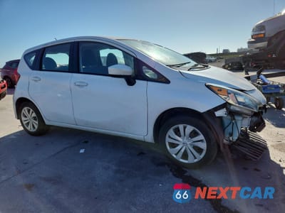 Czwarte zdjęcie samochodu z boku: 2017 NISSAN VERSA NOTE S VIN:3N1CE2CPXHL380565 - miniatura