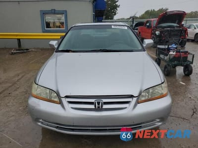 Piąte zdjęcie samochodu w środku: 2001 HONDA ACCORD VIN:1HGCG16581A085569 - miniatura