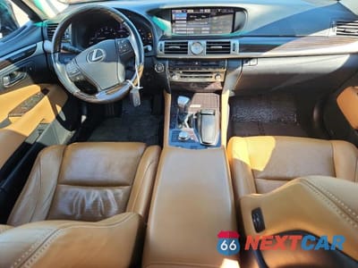 Zdjęcie 8 z 11 samochodu: 2014 LEXUS LS 460 VIN:JTHCL5EF9E5021713 - miniatura