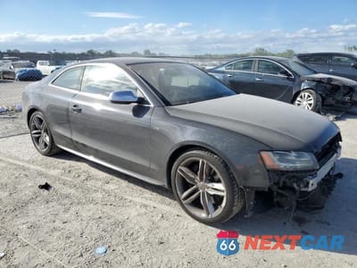 Czwarte zdjęcie samochodu z boku: 2012 AUDI S5 PRESTIGE VIN:WAUVVAFR7CA001788 - miniatura