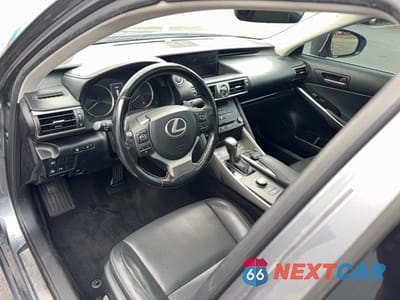 Zdjęcie 9 z 11 samochodu: 2017 LEXUS IS 300 VIN:JTHCM1D2XH5014973 - miniatura