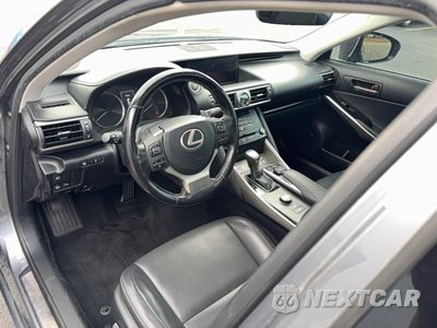 Zdjęcie 9 z 11 samochodu: 2017 LEXUS IS 300 VIN:JTHCM1D2XH5014973 - miniatura