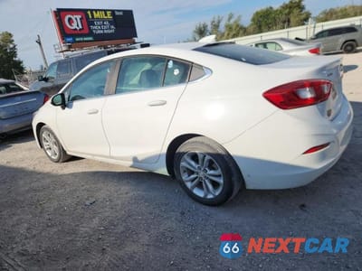 Drugie zdjęcie samochodu z przodu: 2019 CHEVROLET CRUZE LT VIN:1G1BE5SM6K7146266 - miniatura