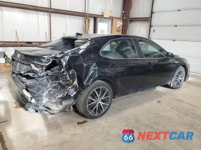 Trzecie zdjęcie samochodu z tyłu: 2021 TOYOTA CAMRY XLE VIN:4T1B21HK1MU015910 - miniatura