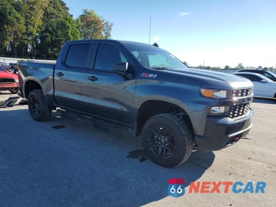 Czwarte zdjęcie samochodu z boku: 2021 CHEVROLET SILVERADO K1500 TRAIL BOSS CUSTOM VIN:1GCPYCEF0MZ151931 - miniatura