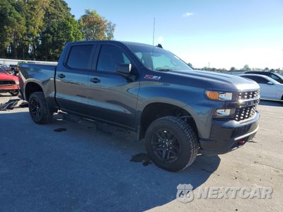 Czwarte zdjęcie samochodu z boku: 2021 CHEVROLET SILVERADO K1500 TRAIL BOSS CUSTOM VIN:1GCPYCEF0MZ151931 - miniatura