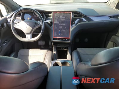 Zdjęcie 8 z 15 samochodu: 2018 TESLA MODEL X VIN:5YJXCAE2XJF113494 - miniatura