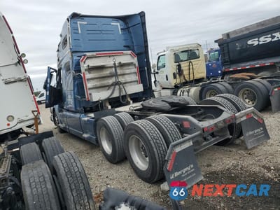 Trzecie zdjęcie samochodu z tyłu: 2022 VOLVO VN VNL VIN:4V4NC9EH2NN601764 - miniatura