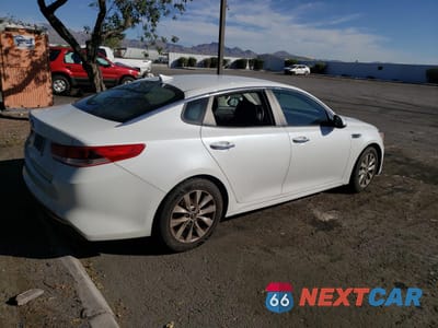 Trzecie zdjęcie samochodu z tyłu: 2017 KIA OPTIMA LX VIN:5XXGT4L32HG165125 - miniatura