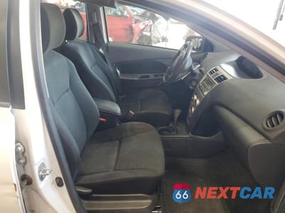 Zdjęcie 7 z 12 samochodu: 2012 TOYOTA YARIS VIN:JTDBT4K3XCL032035 - miniatura
