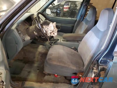 Zdjęcie 7 z 15 samochodu: 1996 FORD EXPLORER VIN:1FMDU34X4TUA32943 - miniatura