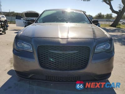 Piąte zdjęcie samochodu w środku: 2022 CHRYSLER 300 TOURING VIN:2C3CCAAGXNH104055 - miniatura