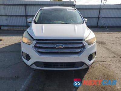 Piąte zdjęcie samochodu w środku: 2017 FORD ESCAPE SE VIN:1FMCU9GD5HUB45551 - miniatura