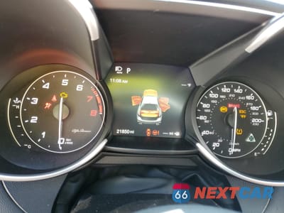 Zdjęcie 9 z 14 samochodu: 2022 ALFA ROMEO GIULIA QUADRIFOGLIO VIN:ZARFAMEV2N7662914 - miniatura