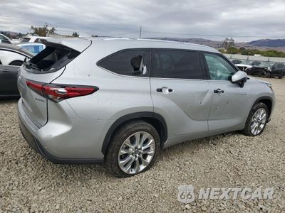 Trzecie zdjęcie samochodu z tyłu: 2021 TOYOTA HIGHLANDER HYBRID LIMITED VIN:5TDYARAH6MS012214 - miniatura