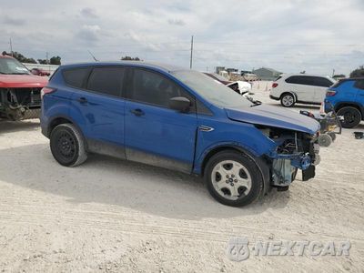 Czwarte zdjęcie samochodu z boku: 2018 FORD ESCAPE S VIN:1FMCU0F7XJUD58704 - miniatura