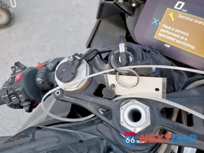 Zdjęcie 8 z 11 samochodu: 2021 BMW S 1000 RR VIN:WB10E230XM6E51691 - miniatura