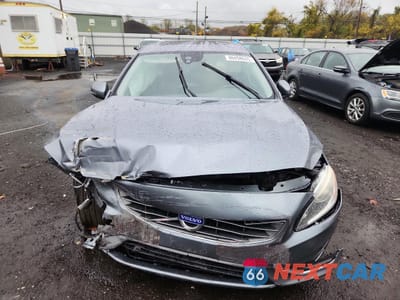 Piąte zdjęcie samochodu w środku: 2017 VOLVO S60 PREMIER VIN:LYV402TK4HB125690 - miniatura