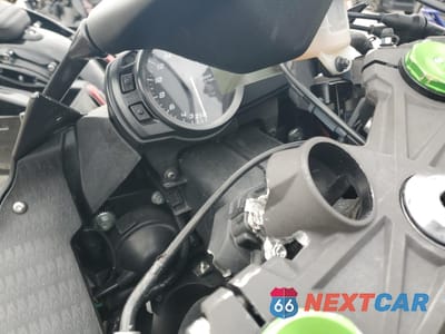 Zdjęcie 7 z 9 samochodu: 2015 KAWASAKI ZX636 E VIN:JKBZXJE1XFA015737 - miniatura