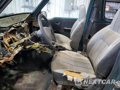 Zdjęcie 7 z 13 samochodu: 1996 GEO TRACKER VIN:2CNBJ1869T6945783 - miniatura