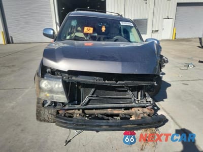 Piąte zdjęcie samochodu w środku: 2011 CHEVROLET TAHOE K1500 LTZ VIN:1GNSKCE09BR138865 - miniatura