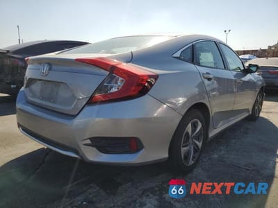 Trzecie zdjęcie samochodu z tyłu: 2020 HONDA CIVIC LX VIN:2HGFC2F64LH513939 - miniatura