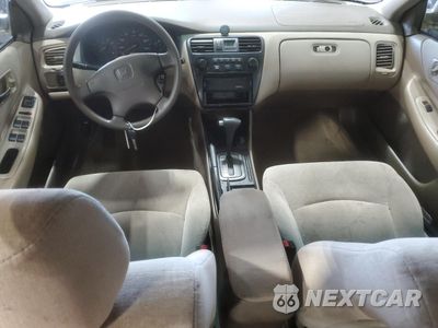 Zdjęcie 8 z 13 samochodu: 2002 HONDA ACCORD LX VIN:JHMCG66572C003833 - miniatura