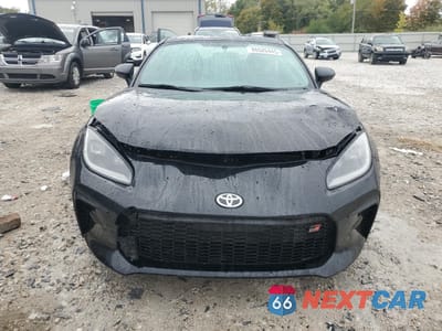 Piąte zdjęcie samochodu w środku: 2022 TOYOTA GR 86 PREMIUM VIN:JF1ZNBE13N9755268 - miniatura
