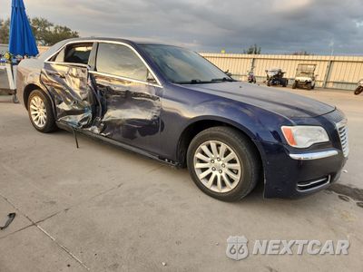 Czwarte zdjęcie samochodu z boku: 2014 CHRYSLER 300 VIN:2C3CCAAG8EH135966 - miniatura