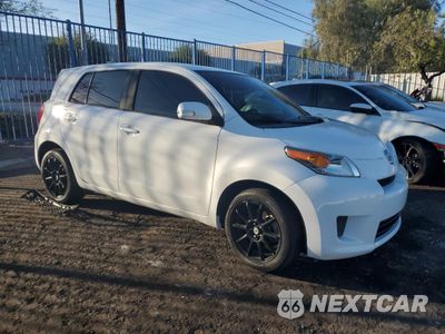Czwarte zdjęcie samochodu z boku: 2013 TOYOTA SCION XD VIN:JTKKUPB47D1029848 - miniatura