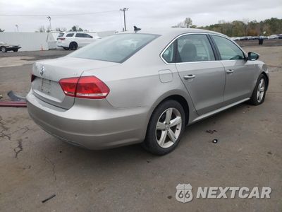 Trzecie zdjęcie samochodu z tyłu: 2012 VOLKSWAGEN PASSAT SE VIN:1VWBP7A37CC009557 - miniatura