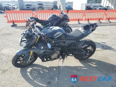 Trzecie zdjęcie samochodu z tyłu: 2018 BMW S 1000 R VIN:WB10D6208JZ762183 - miniatura