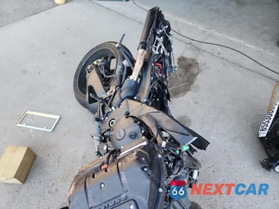 Piąte zdjęcie samochodu w środku: 2010 YAMAHA YZFR1 VIN:JYARN23EXAA006827 - miniatura