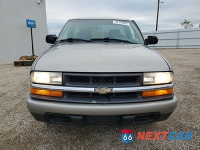 Piąte zdjęcie samochodu w środku: 2002 CHEVROLET S TRUCK S10 VIN:1GCCS14W228192389 - miniatura