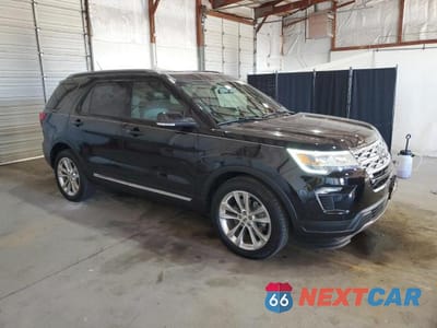 Czwarte zdjęcie samochodu z boku: 2019 FORD EXPLORER XLT VIN:1FM5K7D85KGA06245 - miniatura