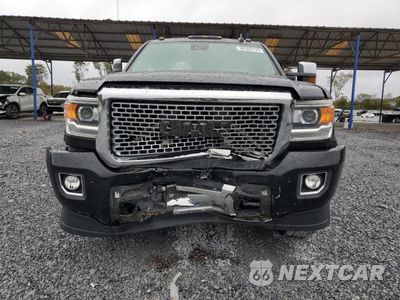 Piąte zdjęcie samochodu w środku: 2016 GMC SIERRA K2500 DENALI VIN:1GT12UE8XGF216658 - miniatura