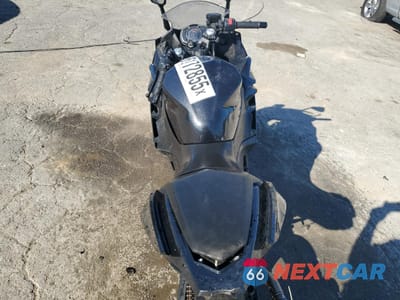Zdjęcie 6 z 9 samochodu: 2023 KAWASAKI EX400 VIN:JKAEXKH18PDAP6270 - miniatura