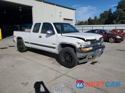 Czwarte zdjęcie samochodu z boku: 2000 CHEVROLET SILVERADO K1500 VIN:1GCEK19T2YE260806 - miniatura