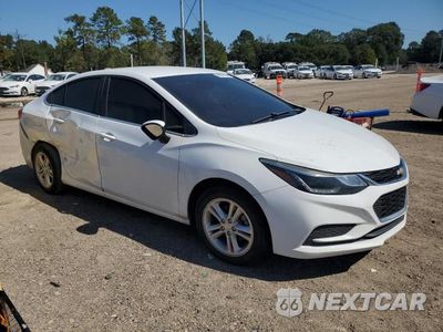 Czwarte zdjęcie samochodu z boku: 2018 CHEVROLET CRUZE LT VIN:1G1BE5SM7J7176634 - miniatura