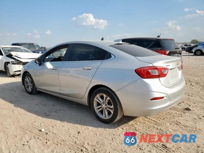 Drugie zdjęcie samochodu z przodu: 2019 CHEVROLET CRUZE LT VIN:1G1BE5SM4K7115596 - miniatura