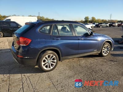 Trzecie zdjęcie samochodu z tyłu: 2015 BMW X1 XDRIVE28I VIN:WBAVL1C51FVY35107 - miniatura