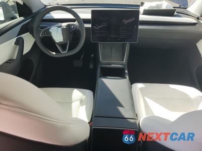 Zdjęcie 8 z 14 samochodu: 2026 TESLA MODEL Y VIN:7SAYGDED9TF386962 - miniatura