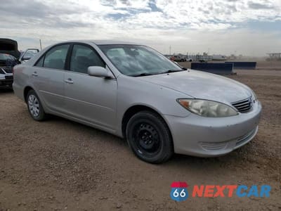 Czwarte zdjęcie samochodu z boku: 2005 TOYOTA CAMRY LE VIN:4T1BE32K55U025983 - miniatura