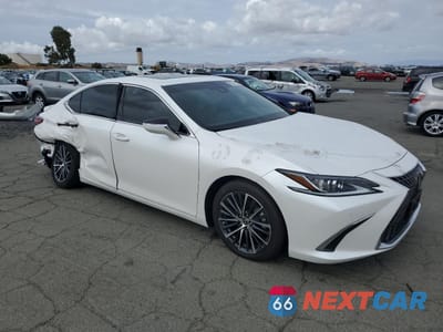 Czwarte zdjęcie samochodu z boku: 2024 LEXUS ES 300H BASE VIN:58ADA1C17RU048548 - miniatura