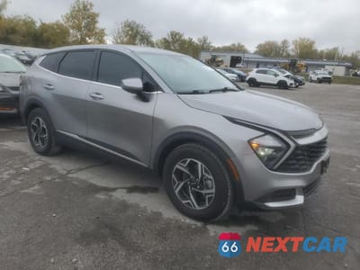 Czwarte zdjęcie samochodu z boku: 2023 KIA SPORTAGE LX VIN:KNDPU3AFXP7034083 - miniatura