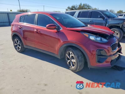 Czwarte zdjęcie samochodu z boku: 2020 KIA SPORTAGE LX VIN:KNDPM3AC0L7710590 - miniatura