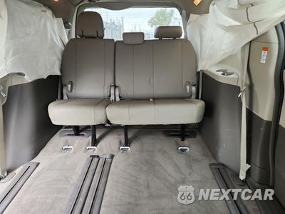 Zdjęcie 10 z 16 samochodu: 2015 TOYOTA SIENNA XLE VIN:5TDYK3DC3FS634959 - miniatura