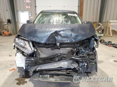 Piąte zdjęcie samochodu w środku: 2016 NISSAN ROGUE S VIN:KNMAT2MV9GP645048 - miniatura